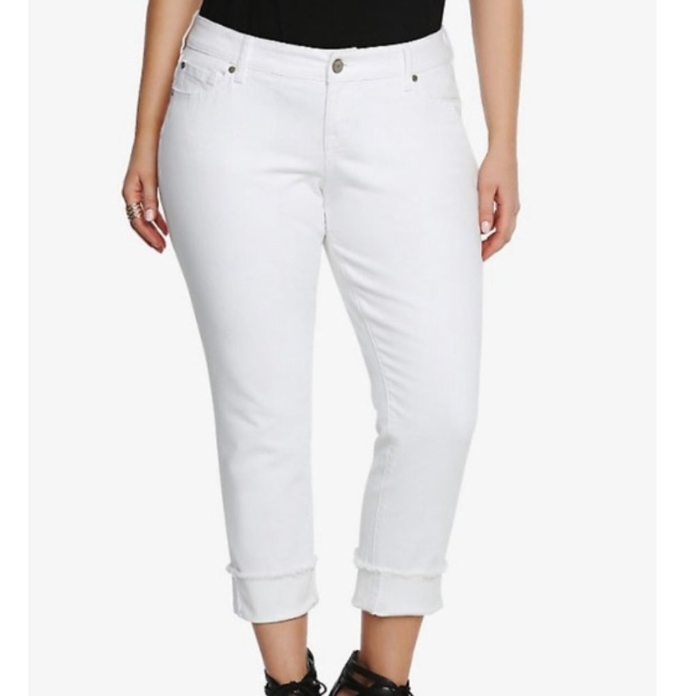 Torrid White Boyfriend Crop Capri Jeans Pants Size 24 NWT Stretch Denim Vacation